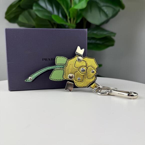 💎✨Authentic Prada Rose Camellia Charm Keychain - Picture 1 of 3